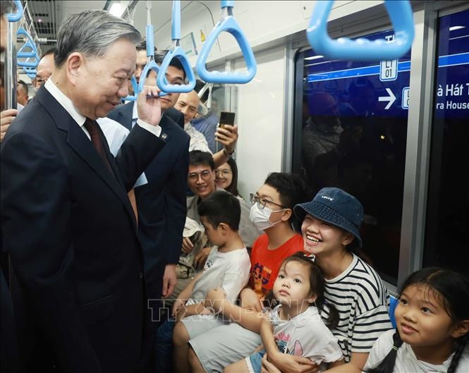 Tổng Bí thư Tô Lâm trải nghiệm thực tế Tuyến Metro số 1 (Bến Thành - Suối Tiên)